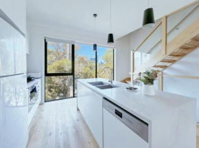 Bright 3 level townhouse